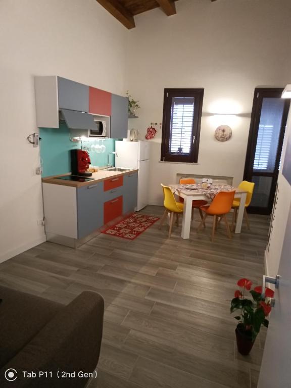Aura's Apartment, Palerme