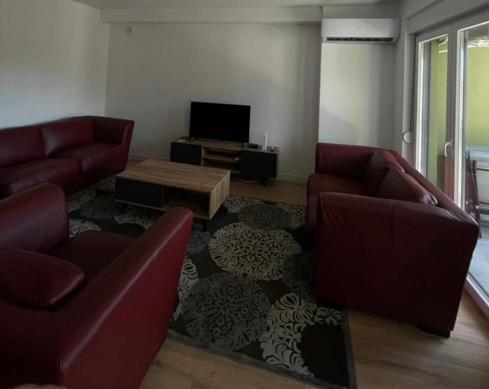 Hana apartment, Peje