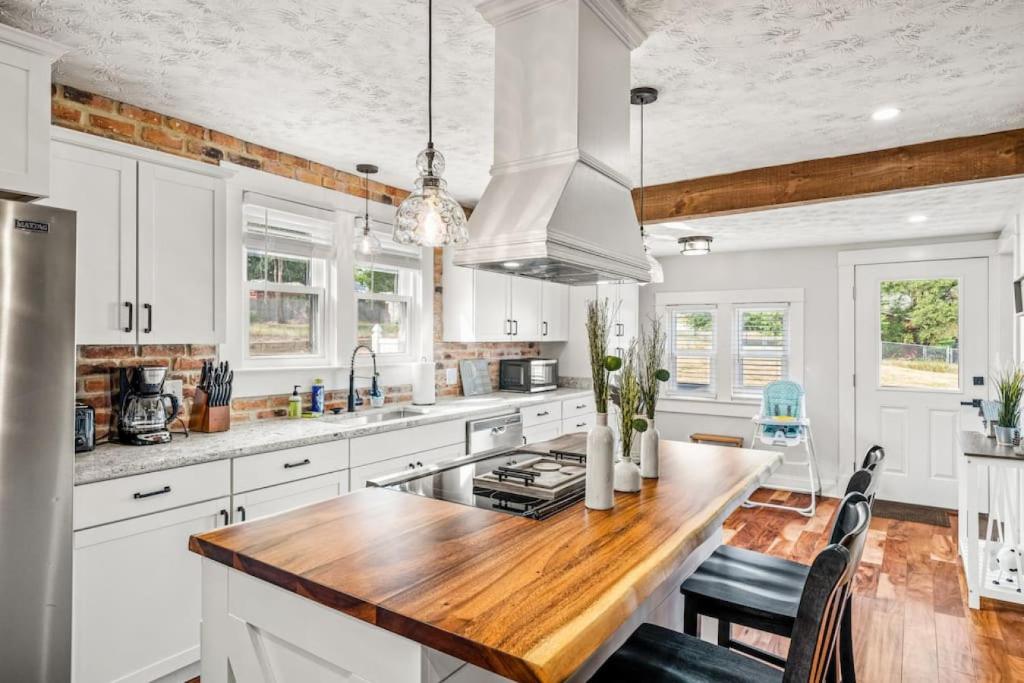 Shenandoah Serenity - Modern Farmhouse Retreat, Shenandoah