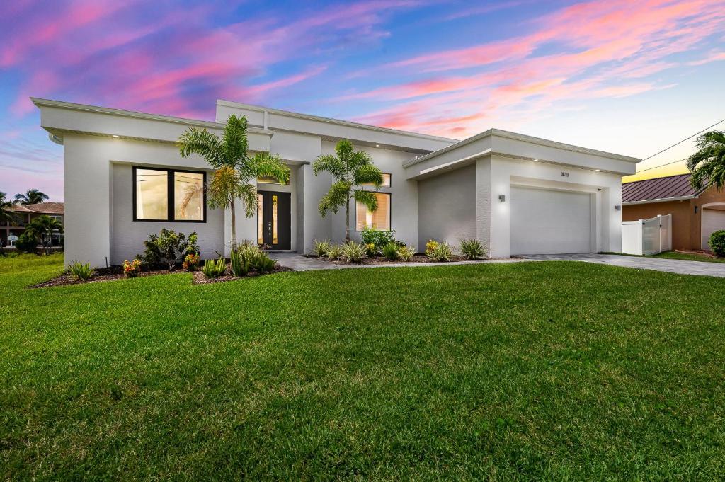 Simple Elegance, Cape Coral