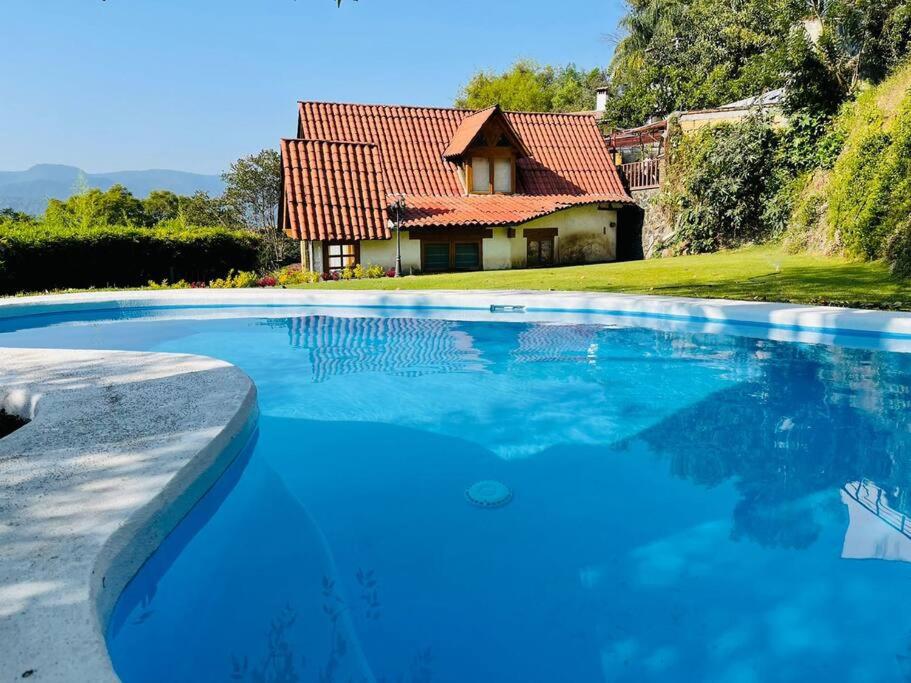 Chalet para 10 personas, alberca y jacuzzi - 2
