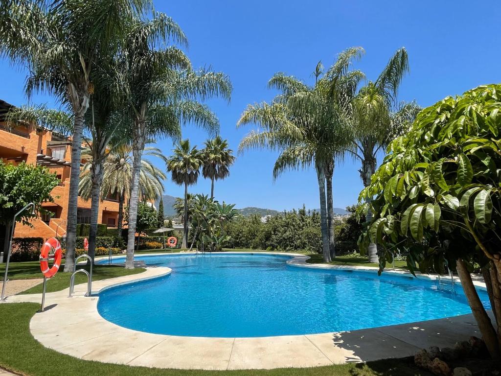 Views beach golf btw Benahavis Marbella & Estepona - 2