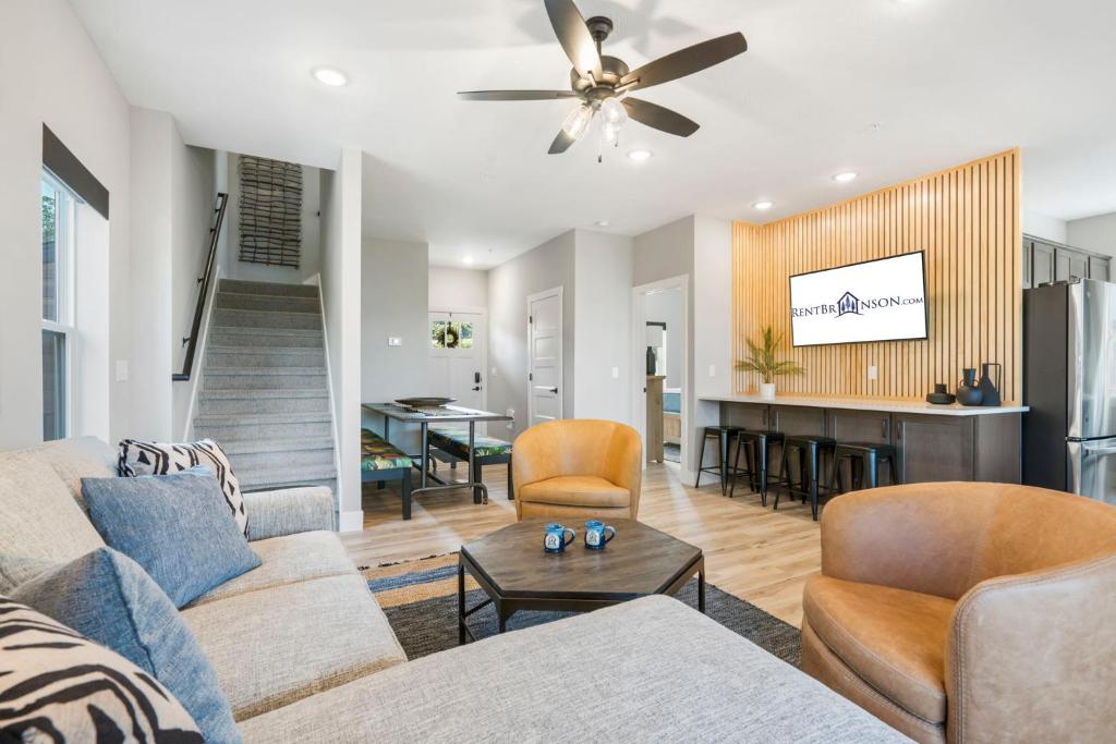 Table Rock Lake Views, Free Daily Attraction Tickets, Cmty Amenities w Pools, Kimberling City