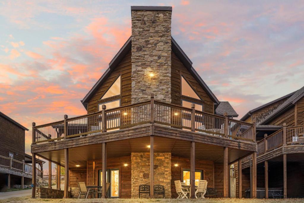 Grin Inn Bear It, Branson