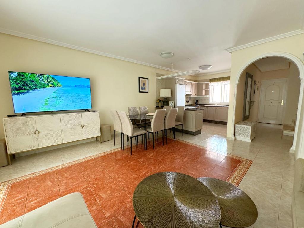 Hugo's holiday apartment in Costa del Silencio - 2