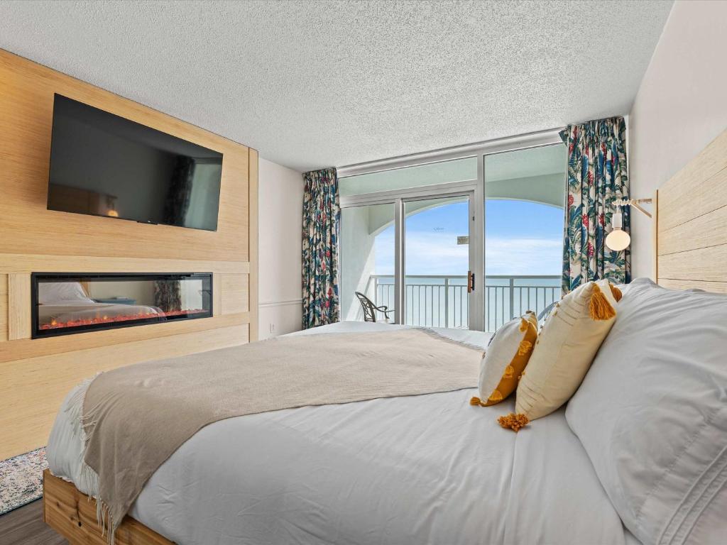 Instaworthy Oceanfront Oasis lazy river hot tubs, Myrtle Beach