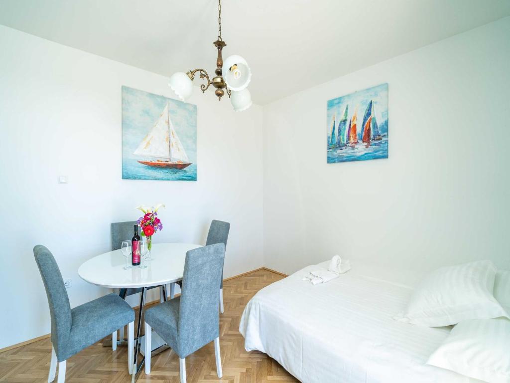Apartment Debos - One-Bedroom Apartment with Balcony and Sea View, Dubrovník
