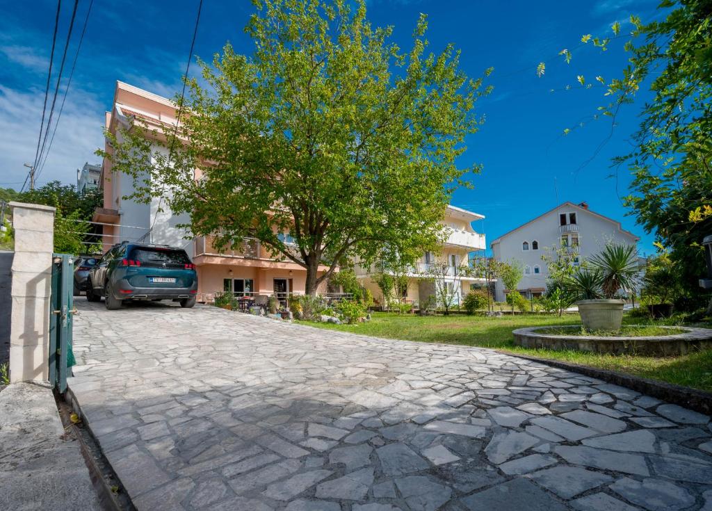 Grande Apartments - 1