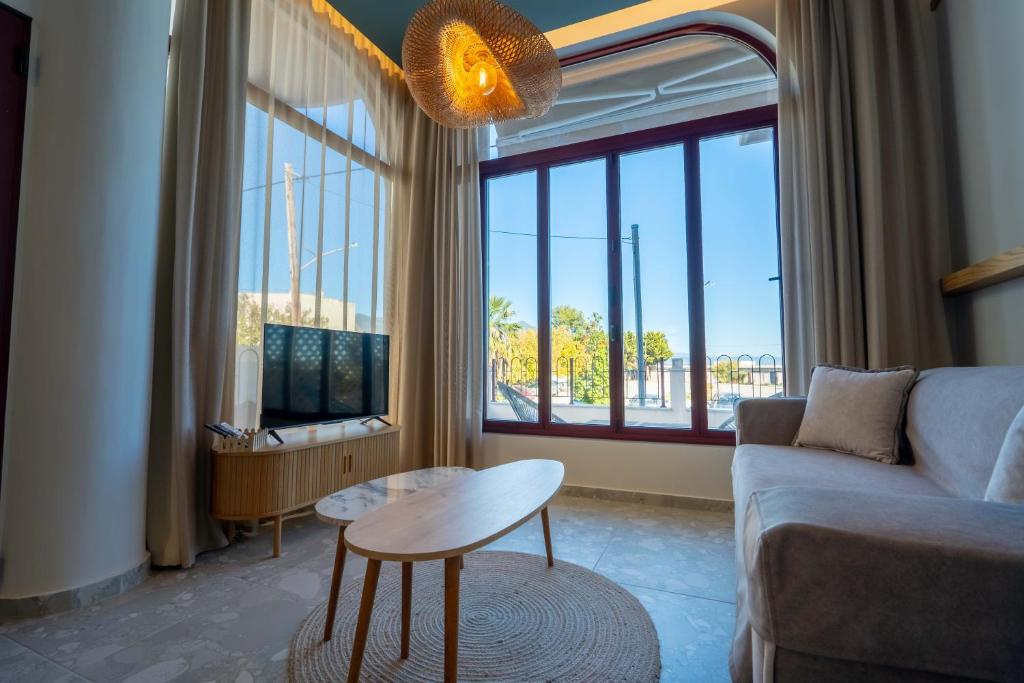 Take me here with a sea view by Salt Apartments, Volos