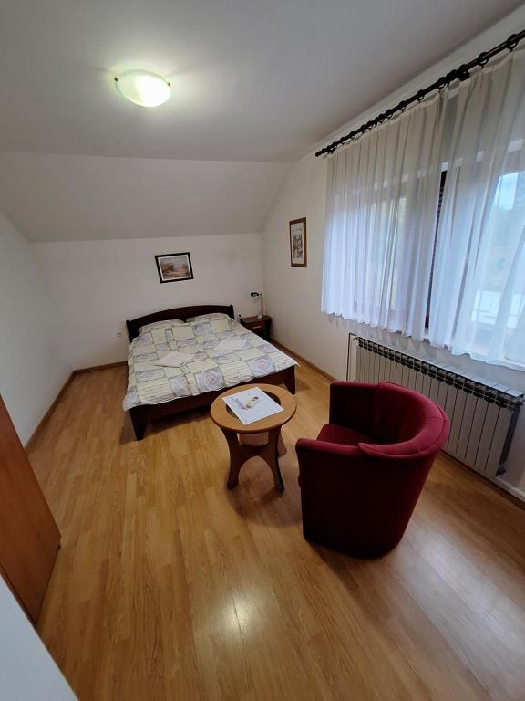 Mirna Noć - Dvosobna soba, Záhřeb