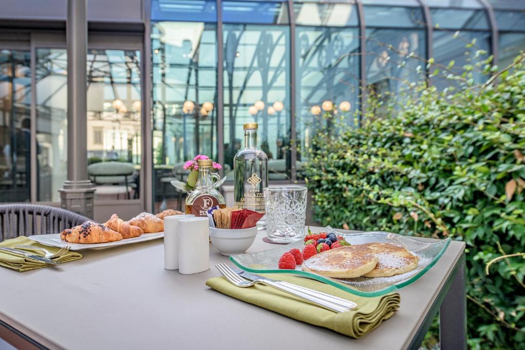 Hotel Dining