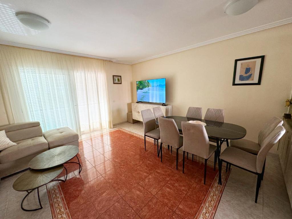 Hugo's holiday apartment in Costa del Silencio - 5