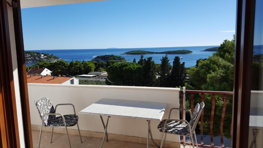 Apartments and Rooms Rogosic — Hotel in Hvar