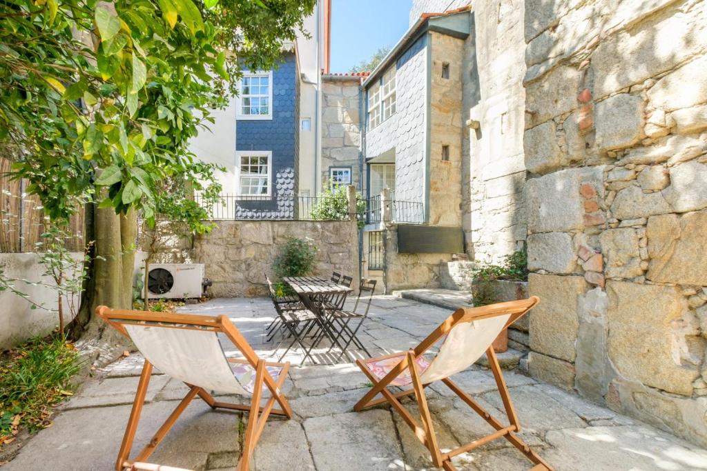 GuestReady - Historic Courtyard Townhouse, Porto