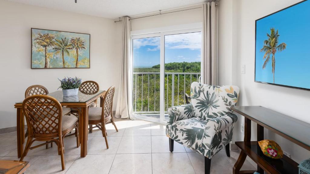 Modern and Coastal Ocean Pointe 2307, Key Largo