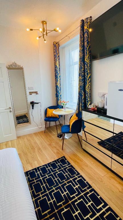 Double Room with Private Bathroom Partial Tower view 16 Havelock Street - 5, Blackpool