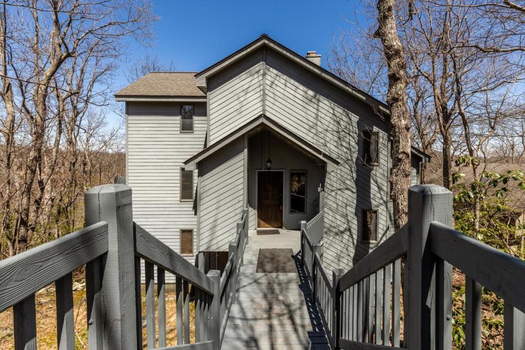 Nowhere Land with Wintergreen Advantage, Wintergreen