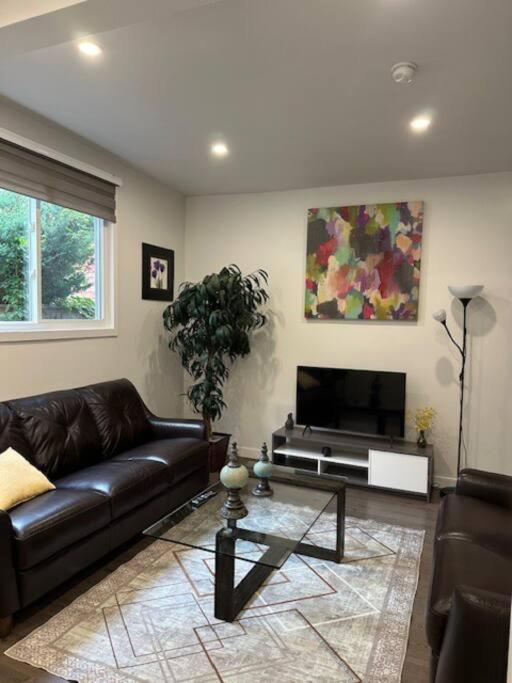 New, Private Stay Downtown Ottawa - minimum 30 day stay, Ottawa