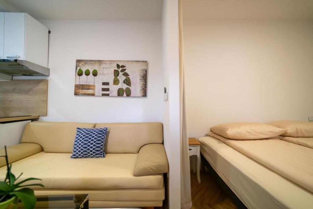 Four Seasons Apartments - 3