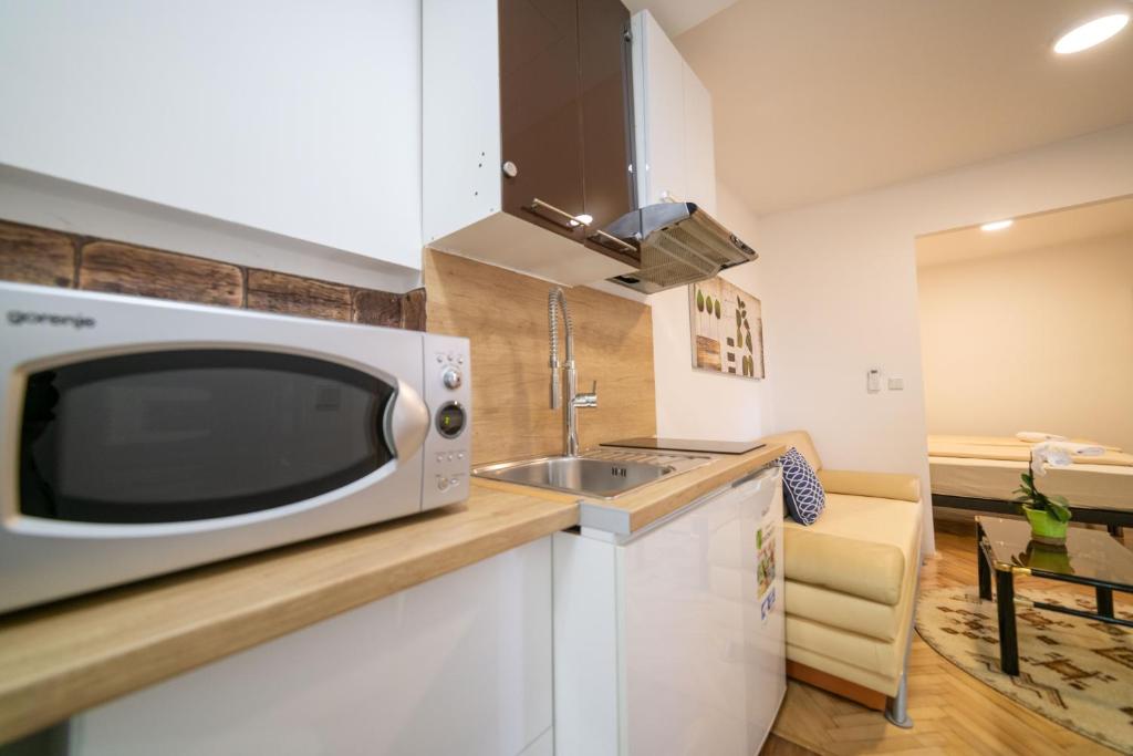 Four Seasons Apartments - 4