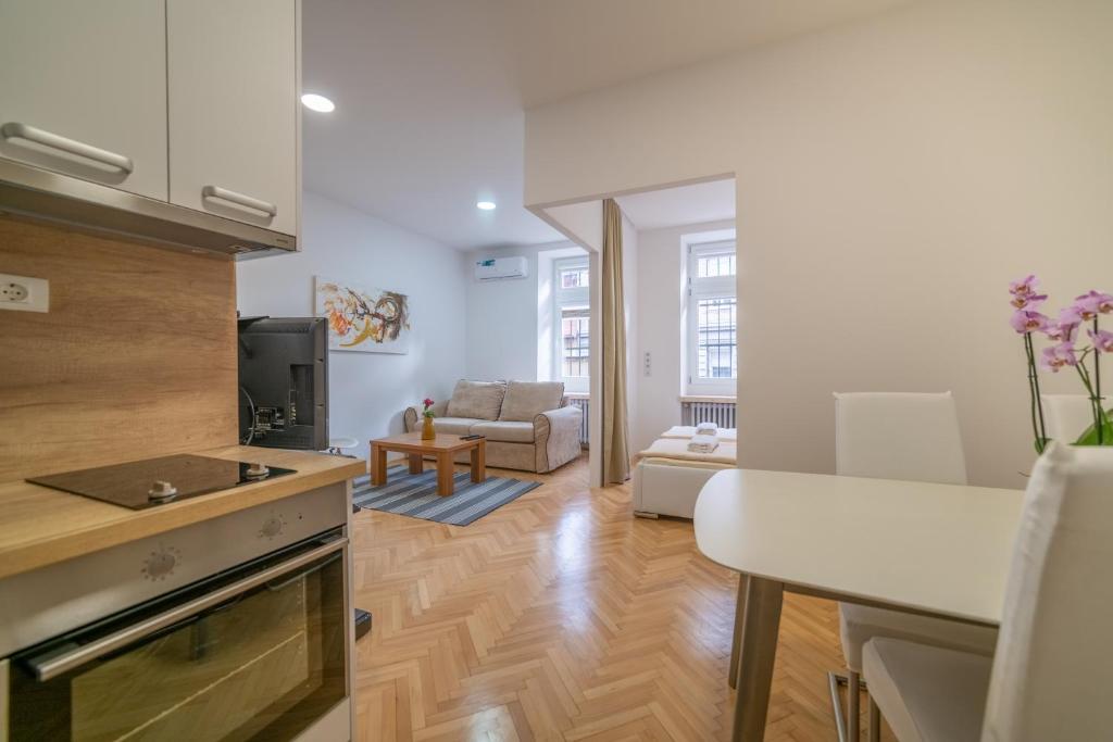 Four Seasons Apartments