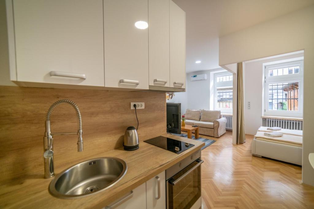 Four Seasons Apartments