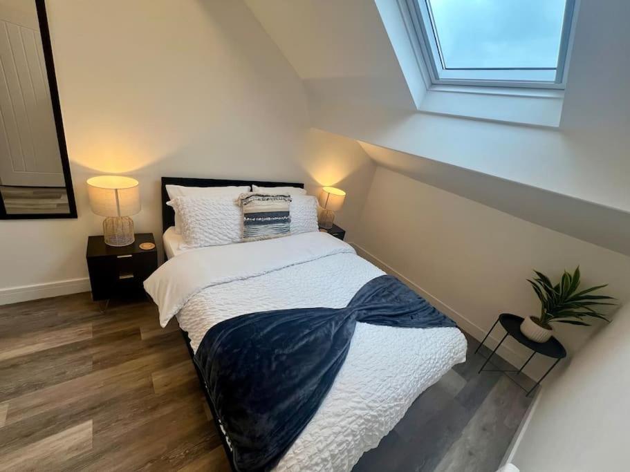 2 Bed Preston City Centre Flat - Sleeps 4 with parking, Preston