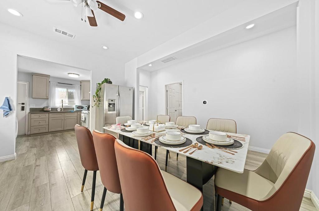 Great Location Oasis w Huge Backyard Near DTLA ,USC ,Ktown, Los Angeles
