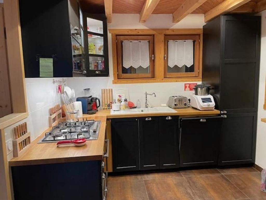 Chalet spacieux 12 pers, 4 ch, 4 sdb, cuisine équipée, parking, cheminée - FR-1-676-201 - 5