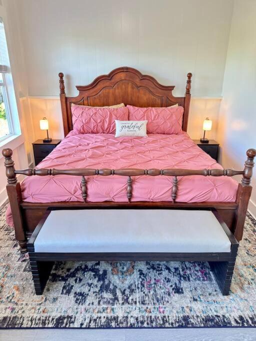 YOUR PERFECT HILO HOMEBASE - Sleeps 10 with AC, WD, BBQ, Hilo