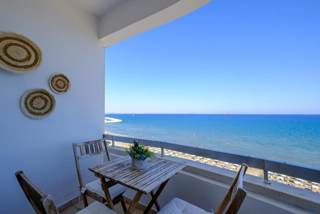 Lazuli Sea View Beachfront- Ap 61, Larnaka