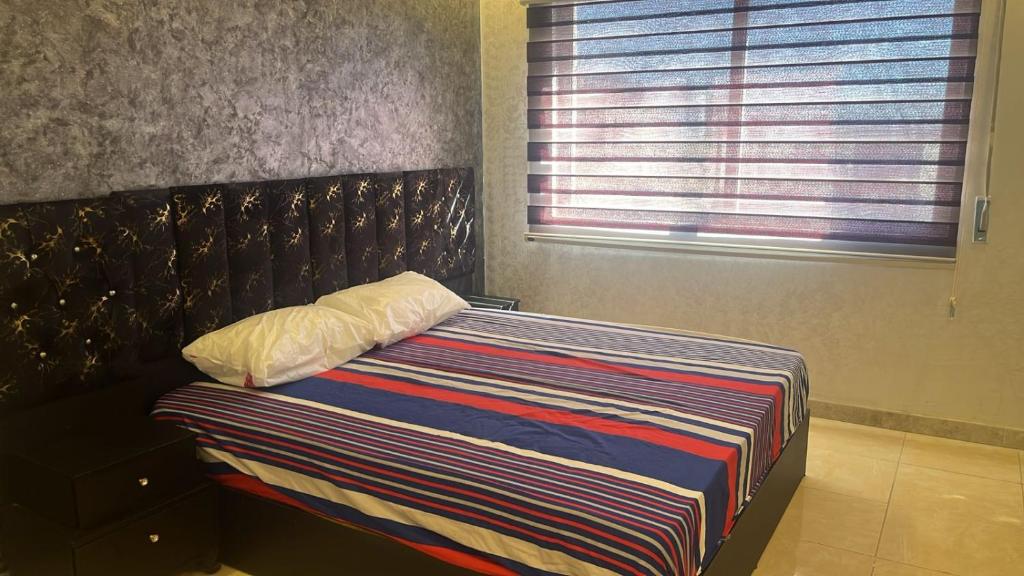 الروف سوبر ديلوكس 2 غرف نوم صالة جلوس و طعام مكيفة للإيجار, Ammán