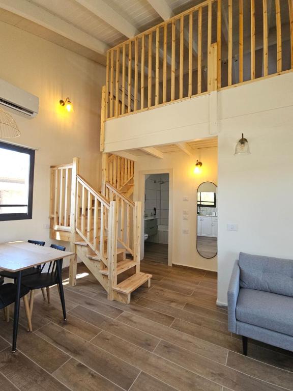 רגע ערבה, ‘En Yahav