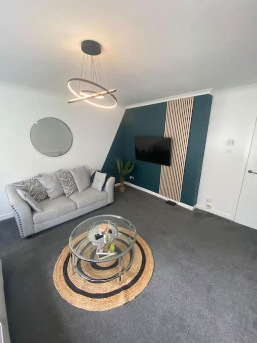 Central location, private parking, free netflix, Aberdeen