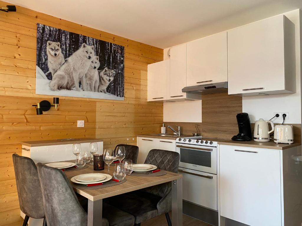 Courchevel 1850 - 4 personnes - ski aux pieds - wifi gratuit - 4