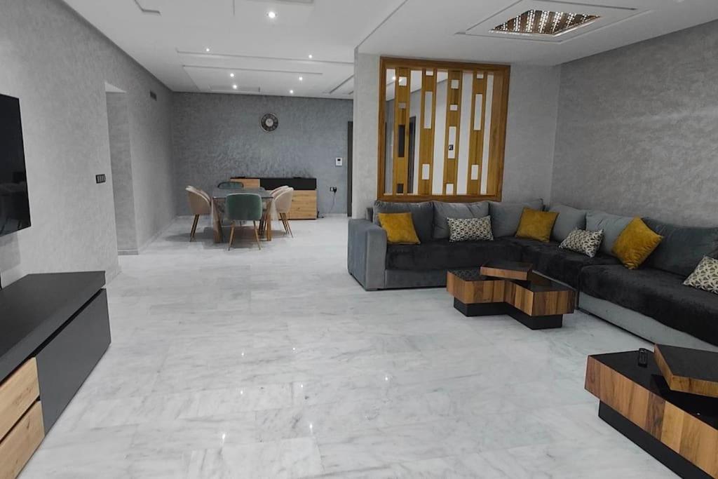 Luxe HUGE & SPACIOUS Modern 3BR City Center TANGER, Tanger