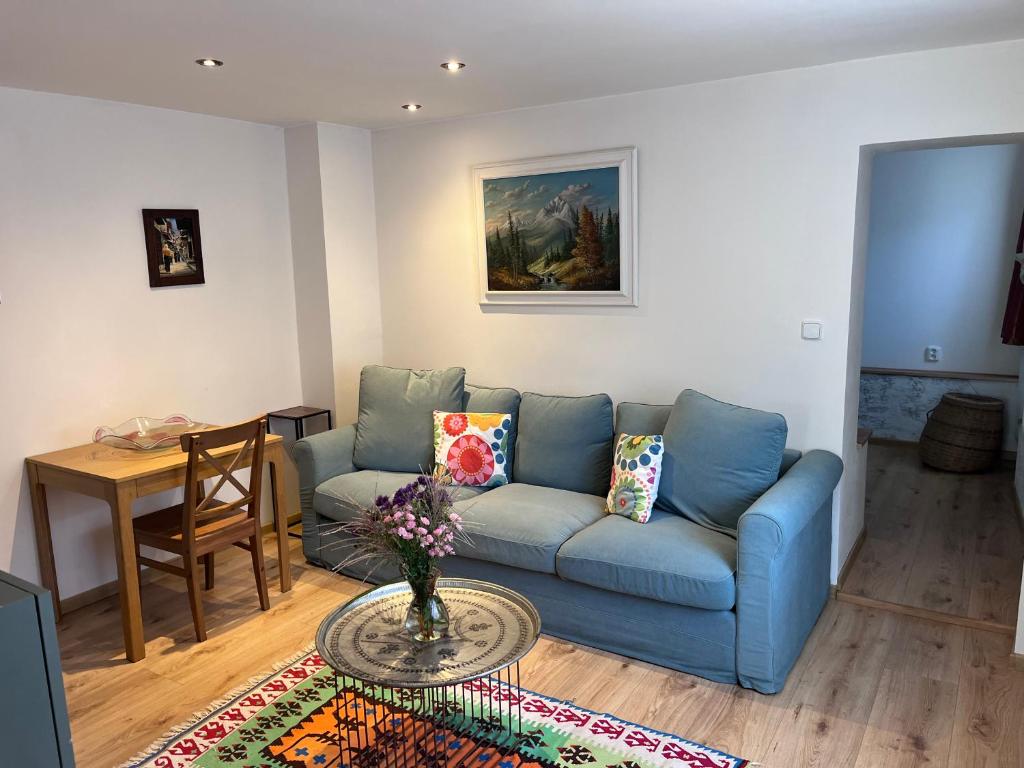 Countryside nest, Babice