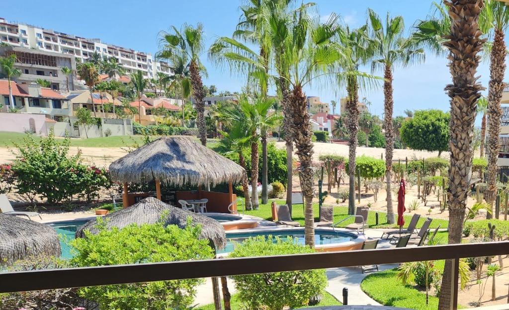 Beach Eateries Shops 10 min walk Golf view - 1