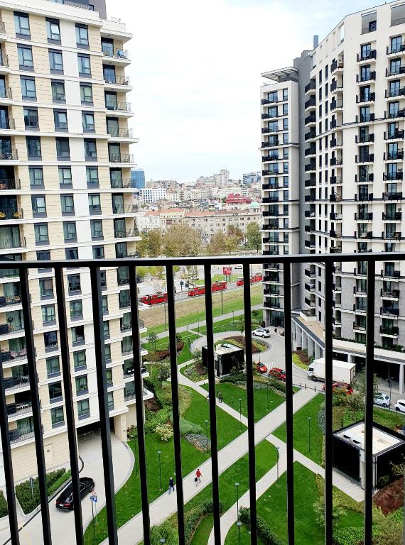 Delux Simfonija Belgrade Waterfront, Sajmište