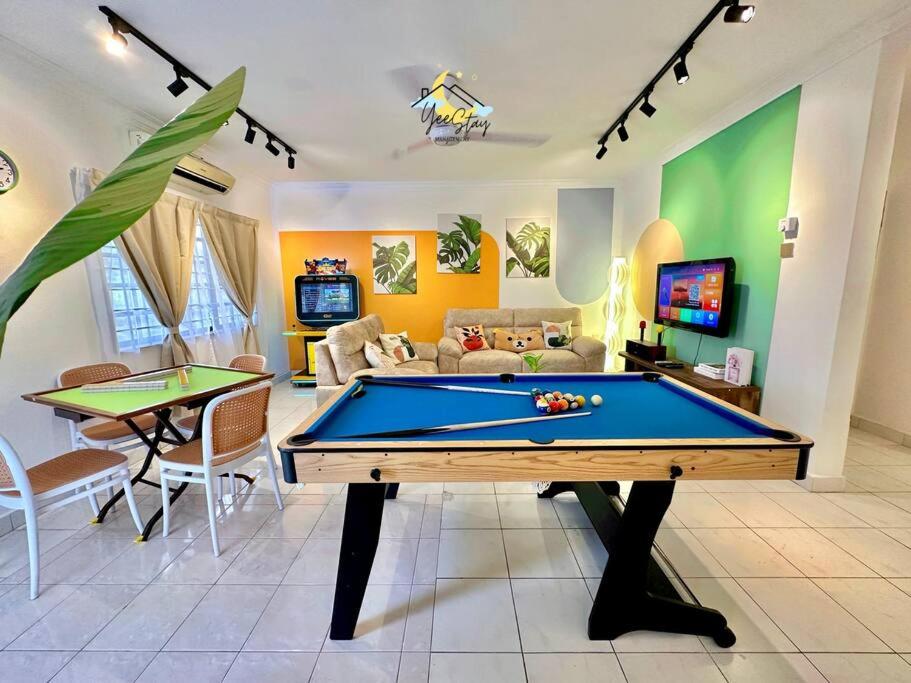 8pax3minsdrivetoJonkerTownArea, Melaka