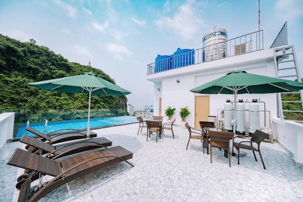 Sand Hotel