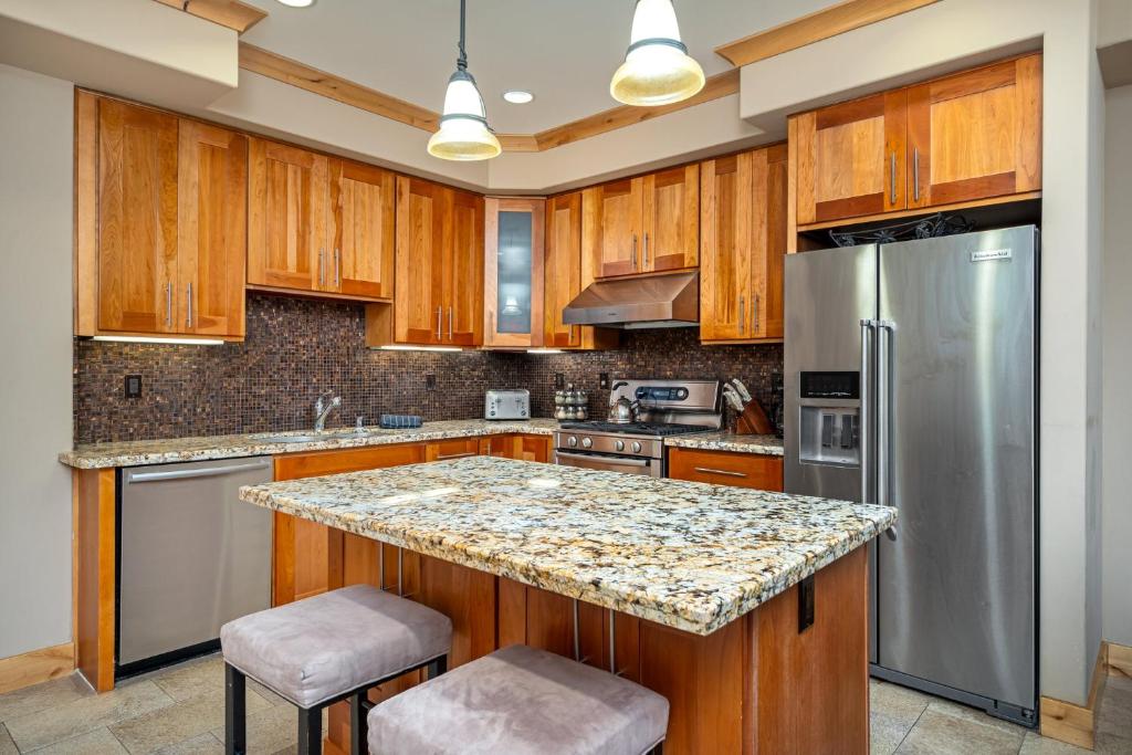 Modern Condo - Jacuzzi Tub SM #201, Bear Valley