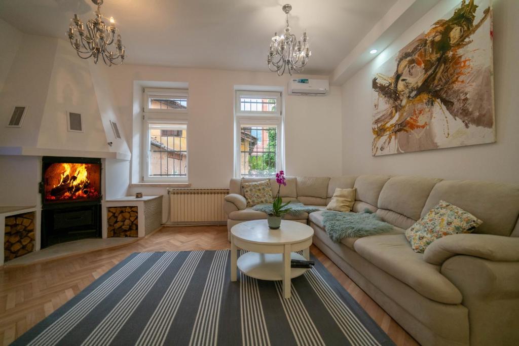 Four Seasons Apartments