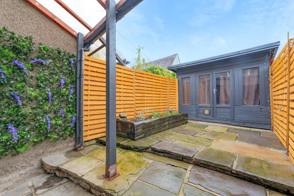 Cosy Cottage Tiny House, Kendal photo 8