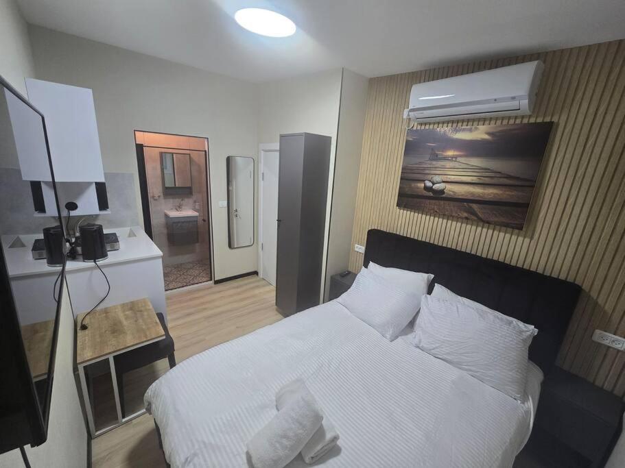 Ryo 25 דירה במלון בוטיק 2 דקות מטיילת בת ים, Bat Jam