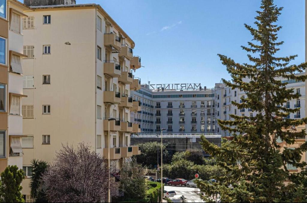 CANNES 2 P avec terrasse PROCHE Hôtel Martinez - 1