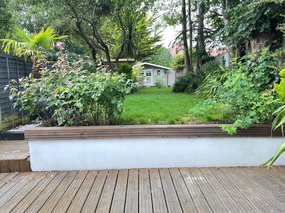 Bright apartment, stunning garden, sea 5min walk, Bournemouth
