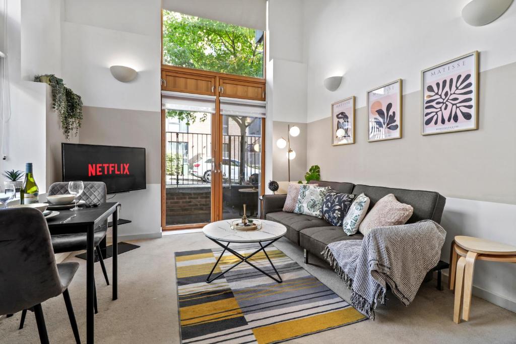 Sleek Modern City Apartment, Milton Keynes