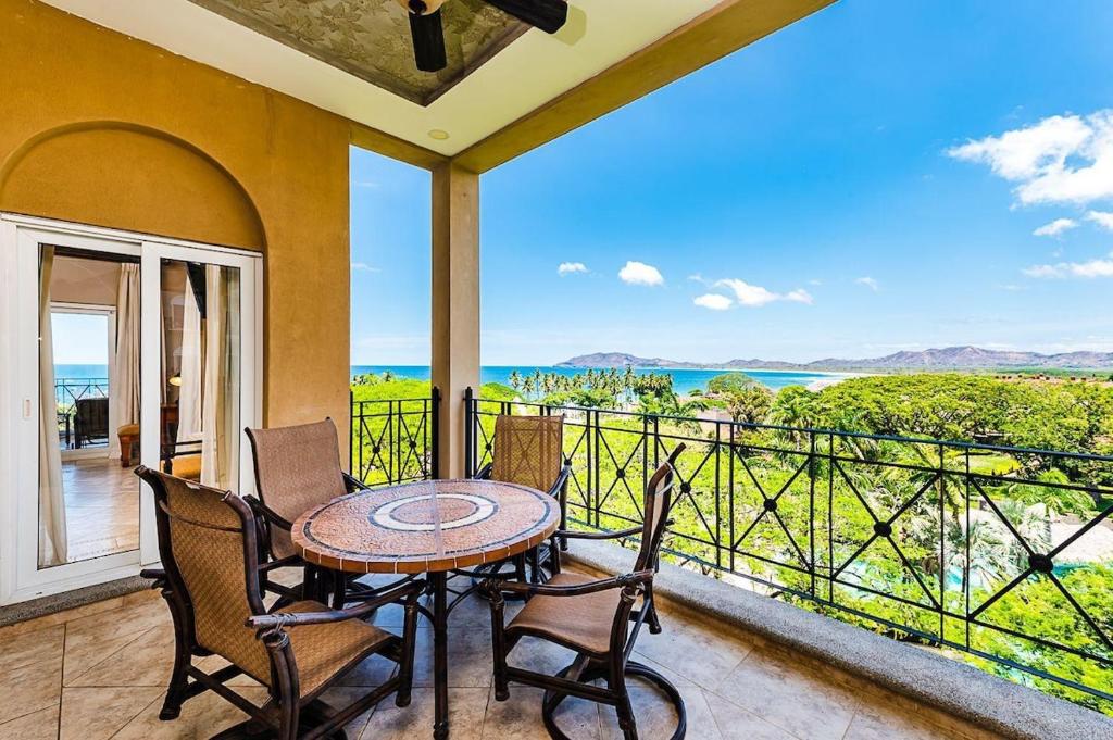 Enchanting Ocean Views 2 BD 2 Pools, Tamarindo