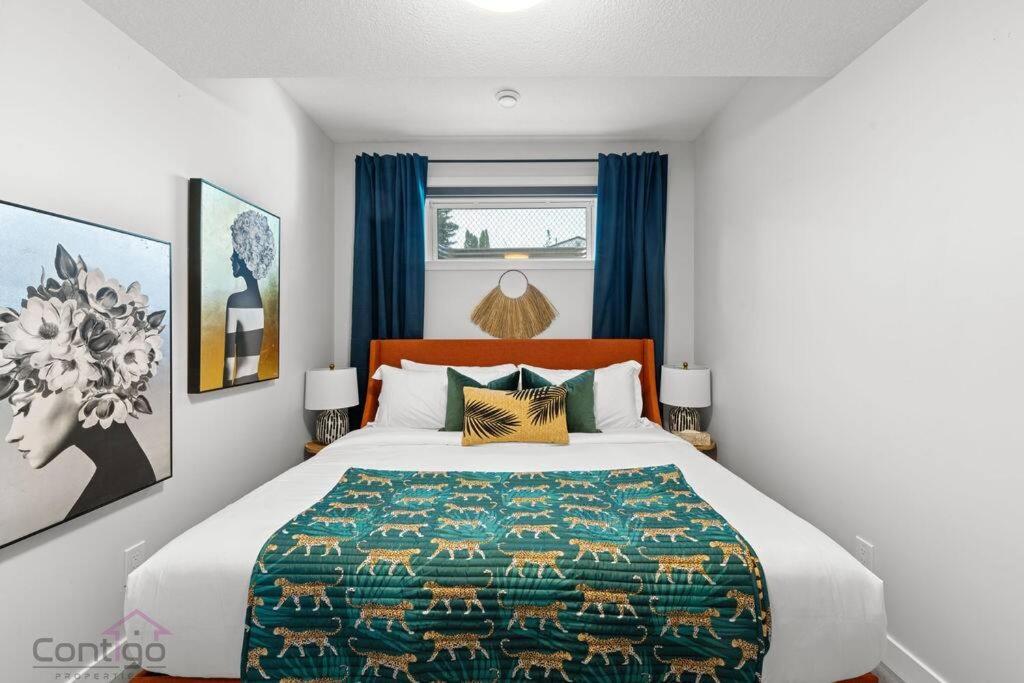 The Den, Centrally Located Suite, King Bed, WiFi!, Edmonton